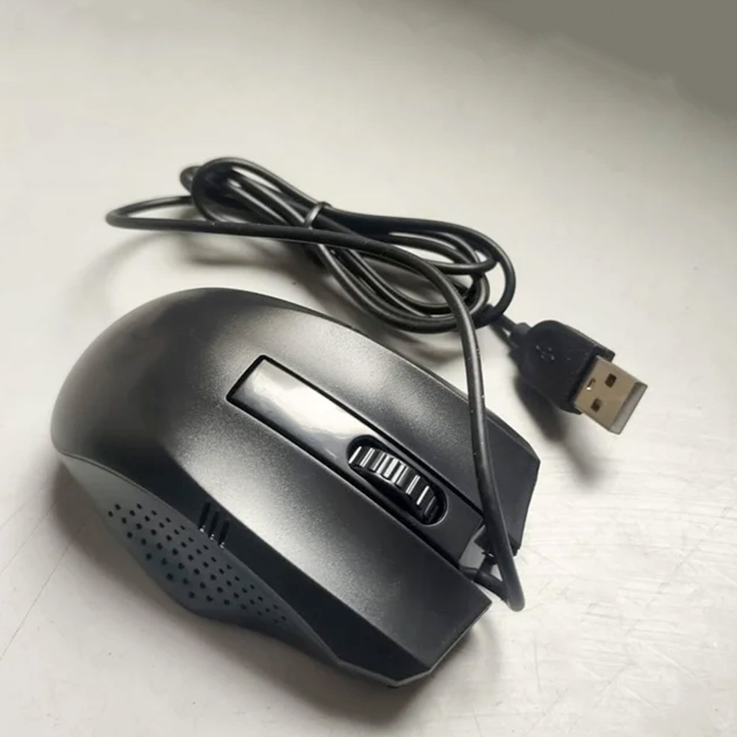 Packaging of the Compshop wired optical mouse, showcasing the product inside the box.