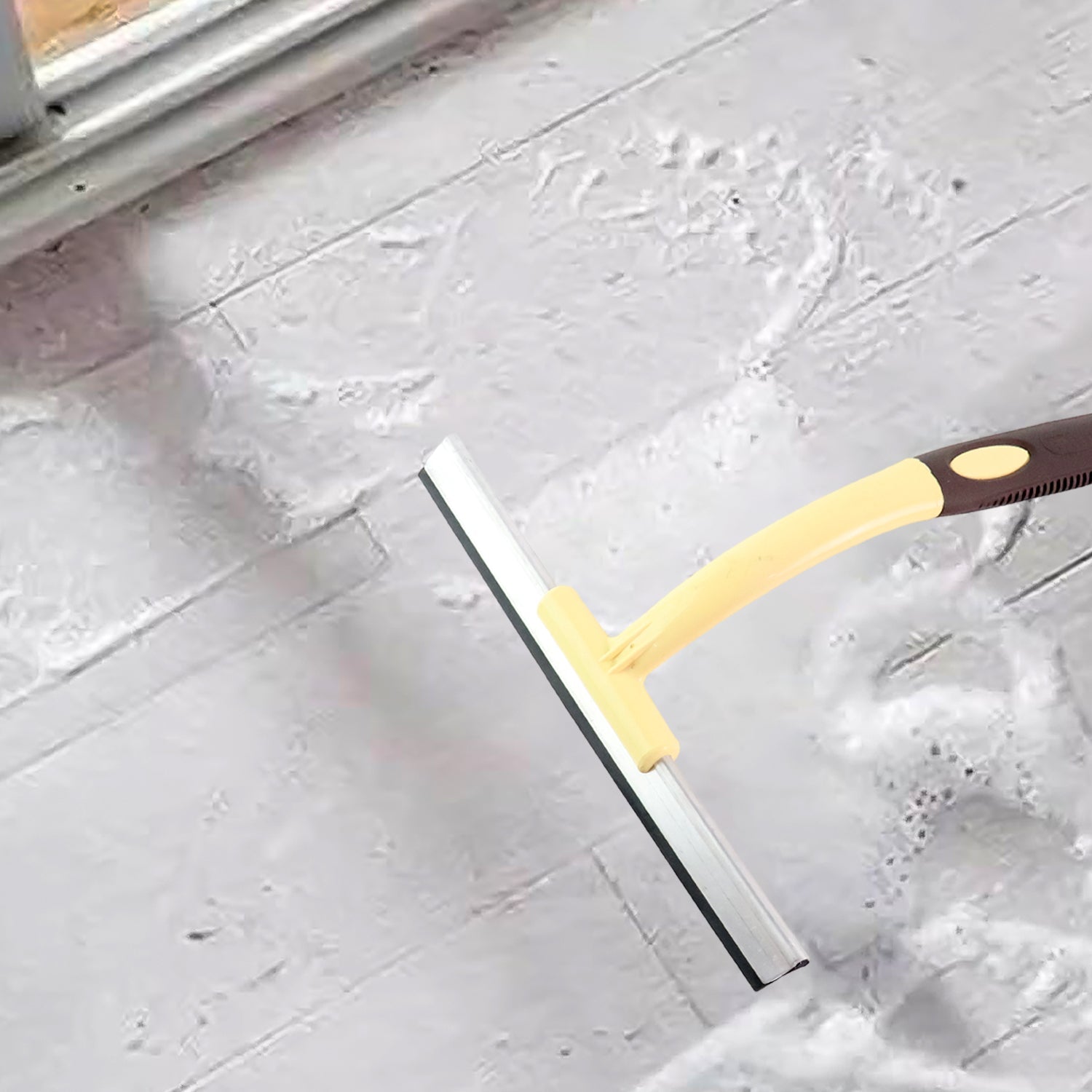 Close-up of soft silicone blade on Ritu glass wiper