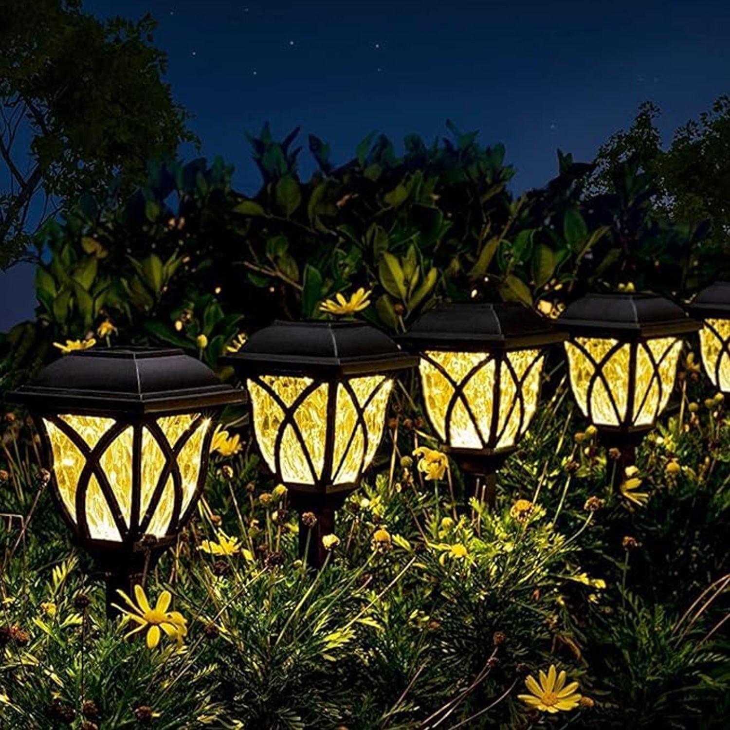 Diagram illustrating the automatic on/off function of the FitFuzion solar garden lights at dusk and dawn.