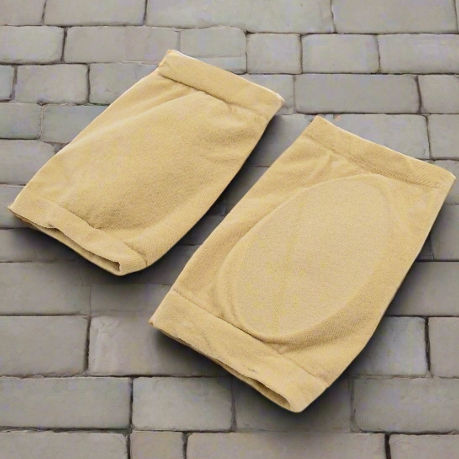 Compression arch support sleeve with cushioning for daily wear.