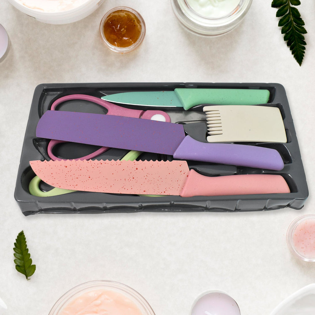 Ergonomic, colourful handles of the CookAura professional kitchen knife set.