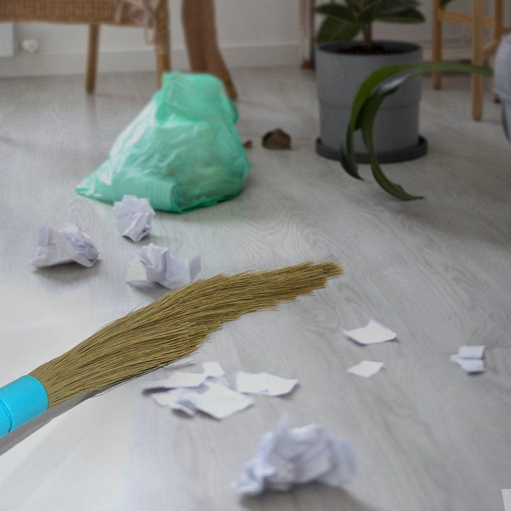 Plastic handle ergonomic grip on extendable floor broom