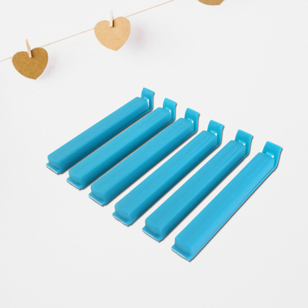 Ritu food clips tightly sealing snack bags, ensuring freshness and preventing spills.