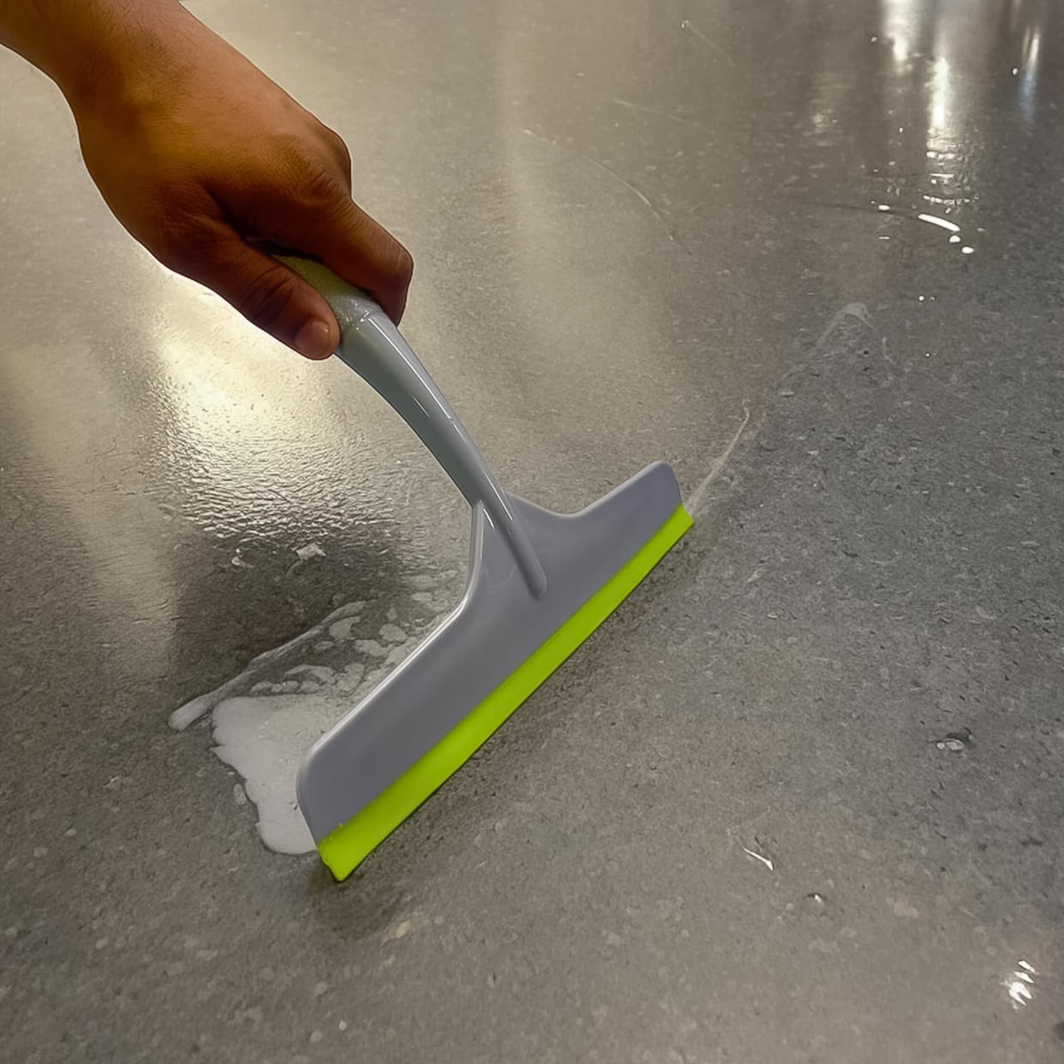 Full view of the durable plastic kitchen wiper with hanging hole.