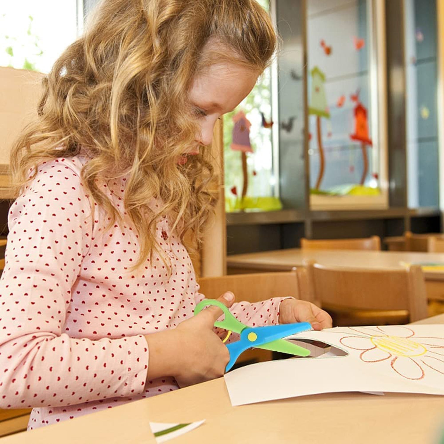 Ergonomic kids safety scissors for easy cutting