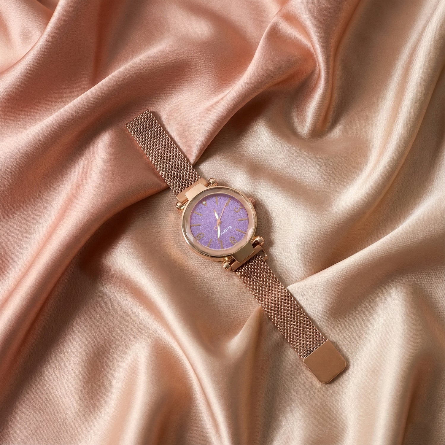 Premium gift box packaging for ladies analog wrist watch