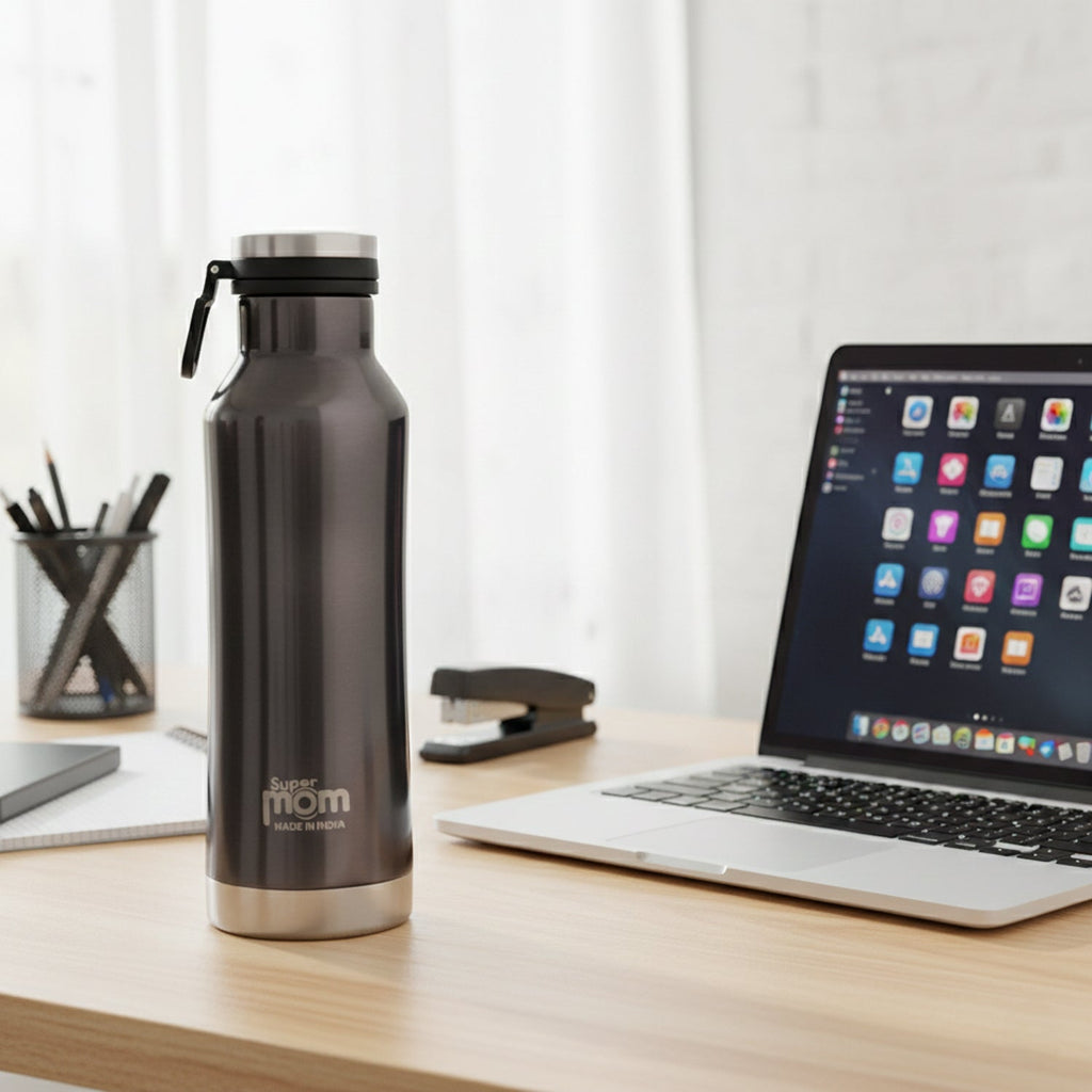 Compact and portable 500 ml vacuum flask ideal for travel and gym