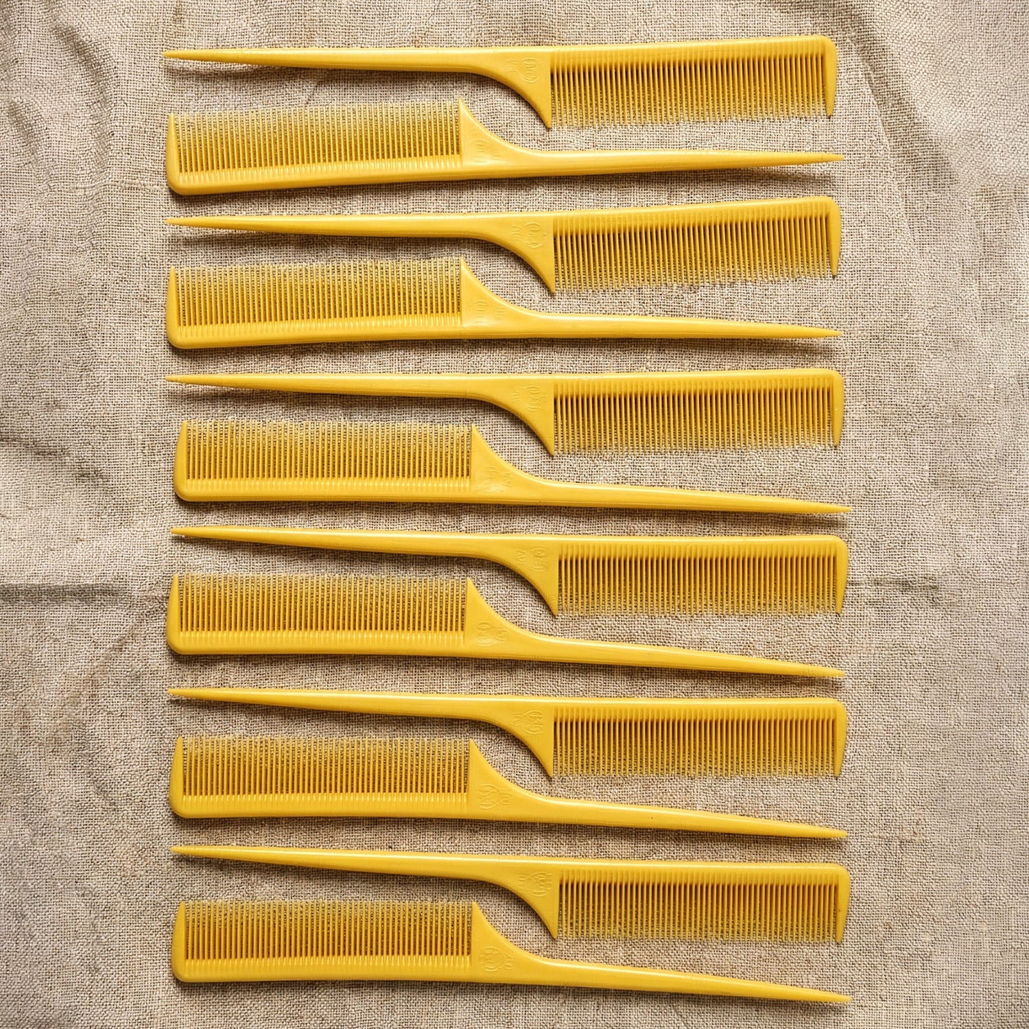 Professional hairstyling tail comb kit for salons