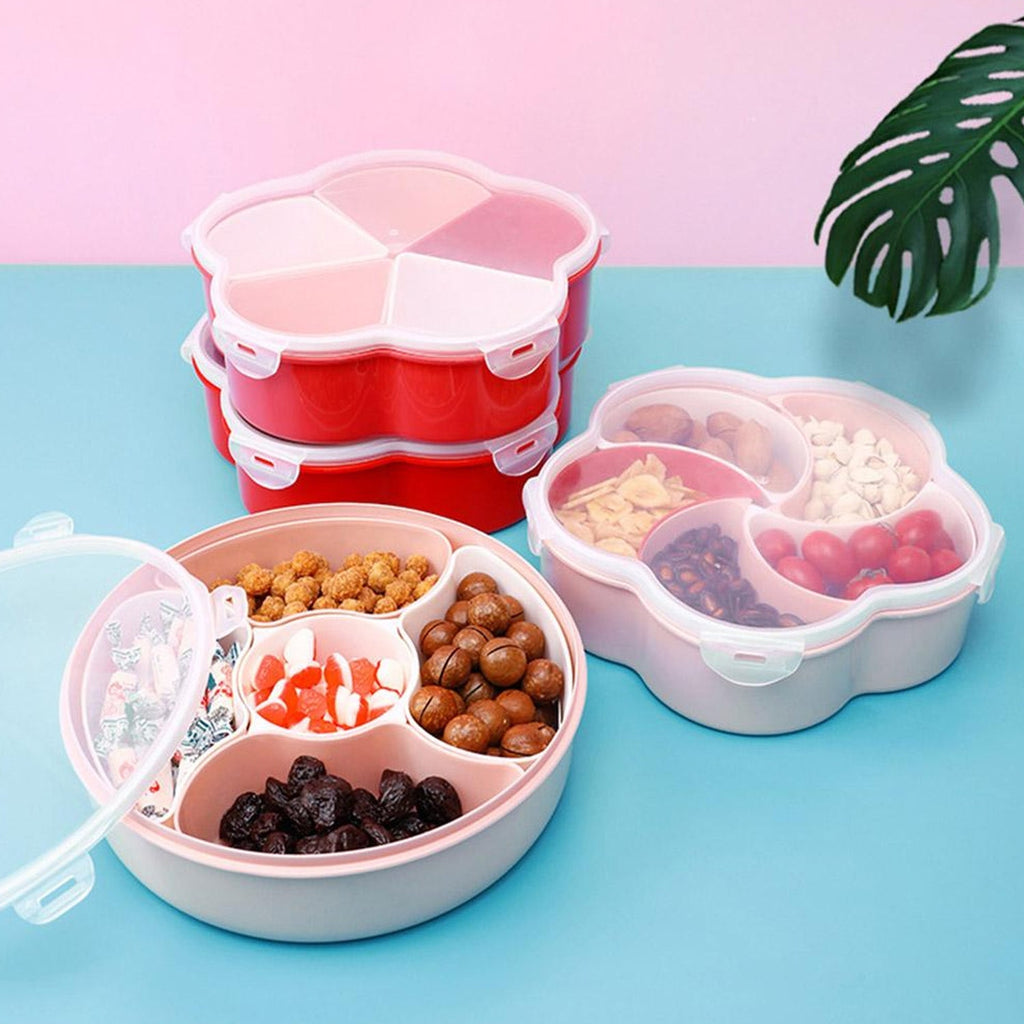 Close-up of the transparent lid on the 5 compartment snack box, showing contents clearly.