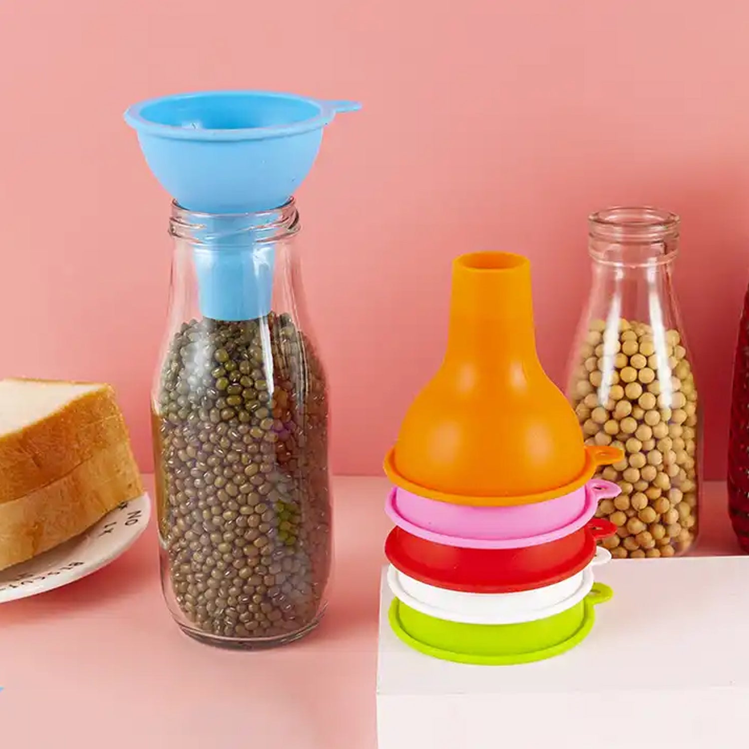 Collapsible silicone funnel, perfect for transferring grains and liquids without spills.