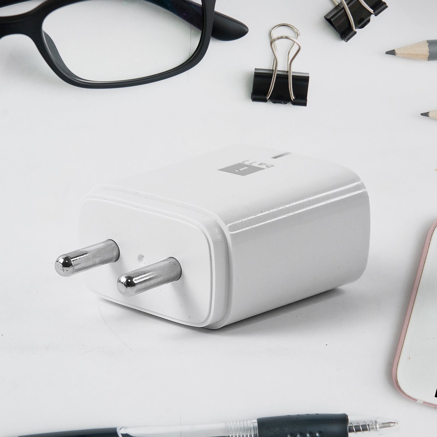 White iBall USB power adapter suitable for smartphones and tablets