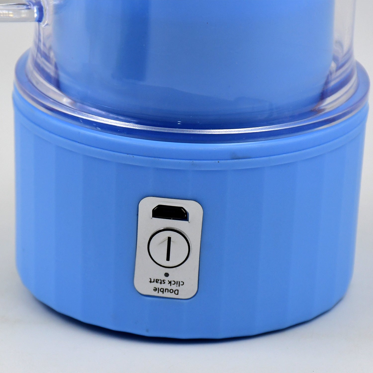 Portable smoothie maker with six stainless steel blades.