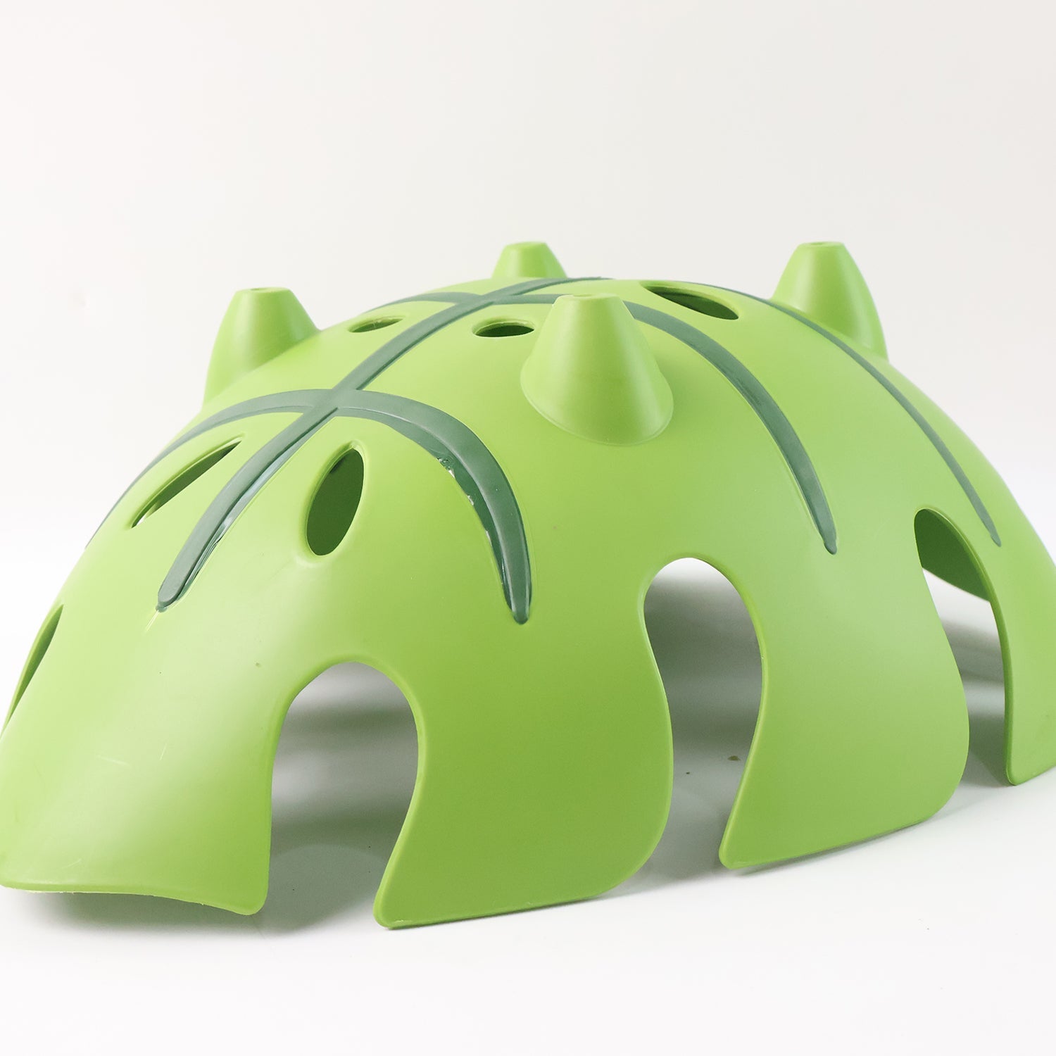 Stylish leaf design plastic fruit basket enhancing kitchen décor