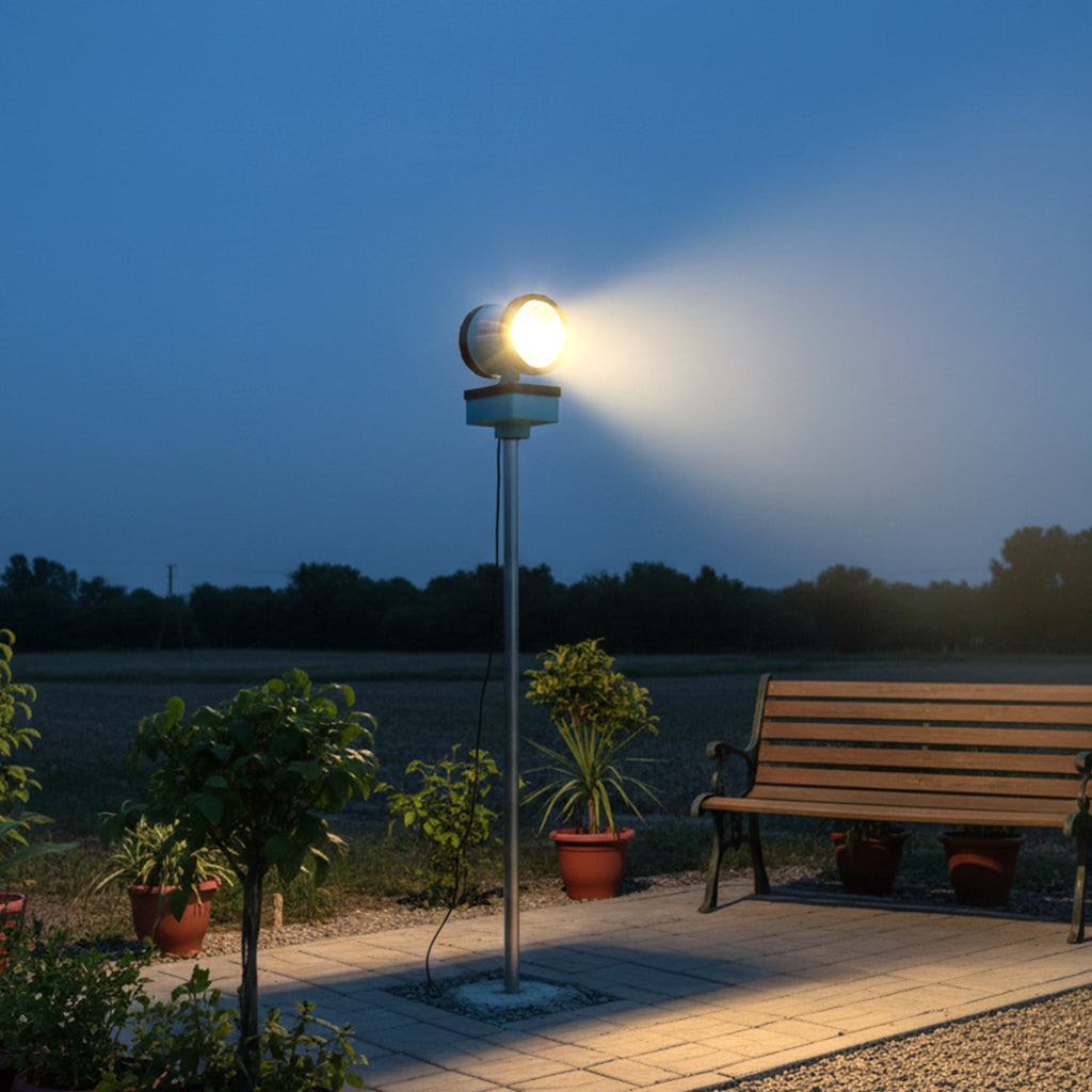 Focused long-range outdoor floodlight for large outdoor areas