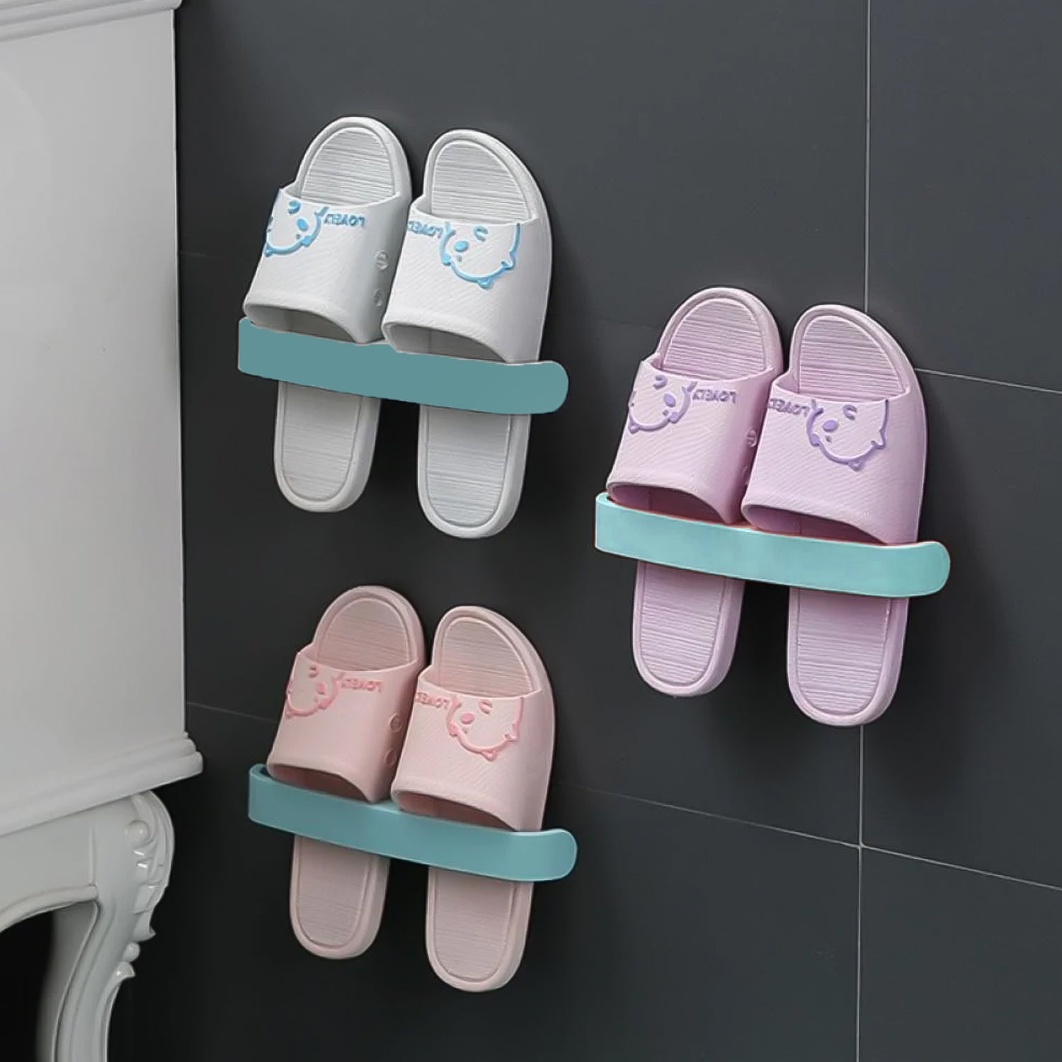 The self-adhesive towel rack effectively holding two bath towels and a pair of slippers.