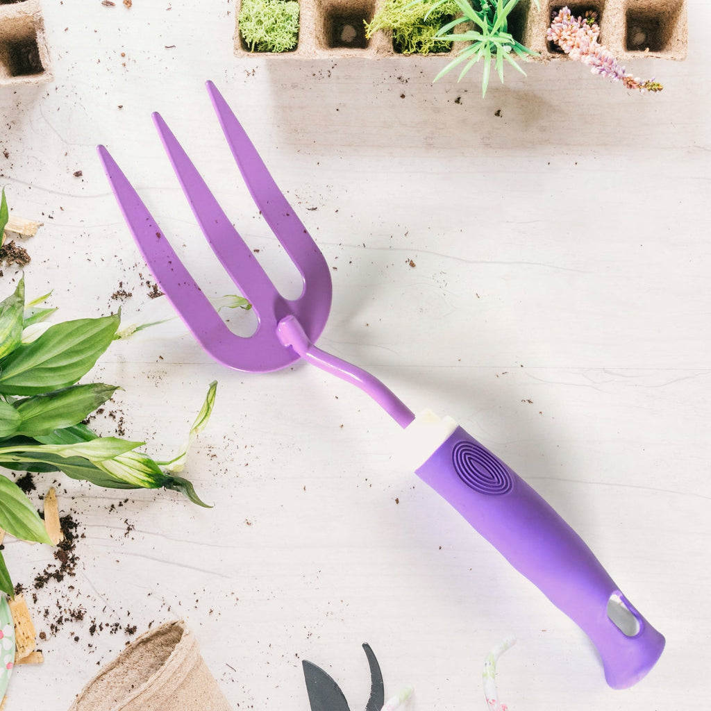 The complete set of 5 durable gardening tools ready for use.