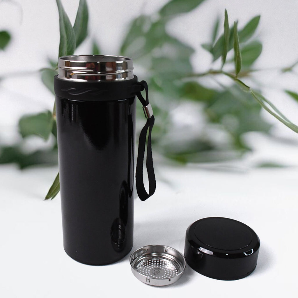 Close-up of pure temperature maintaining stainless steel thermos flask