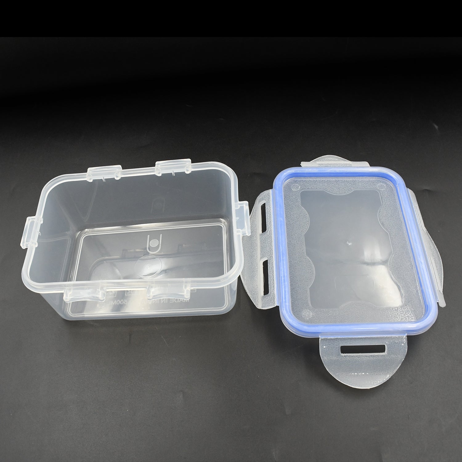 Overview of the 3-piece food storage container set with their locking lids.