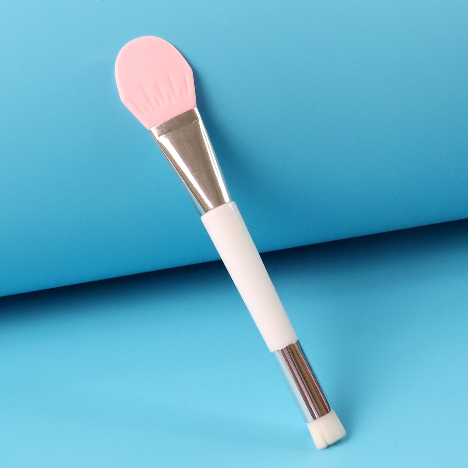 Close-up of mask brush with non-absorbent silicone head