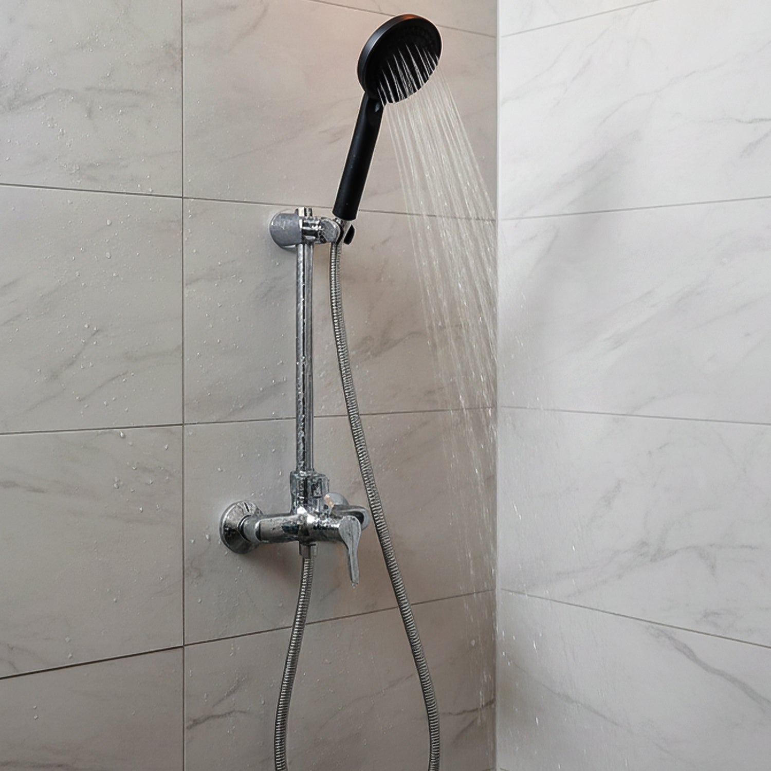Bathroom shower head mounted with long flexible hose
