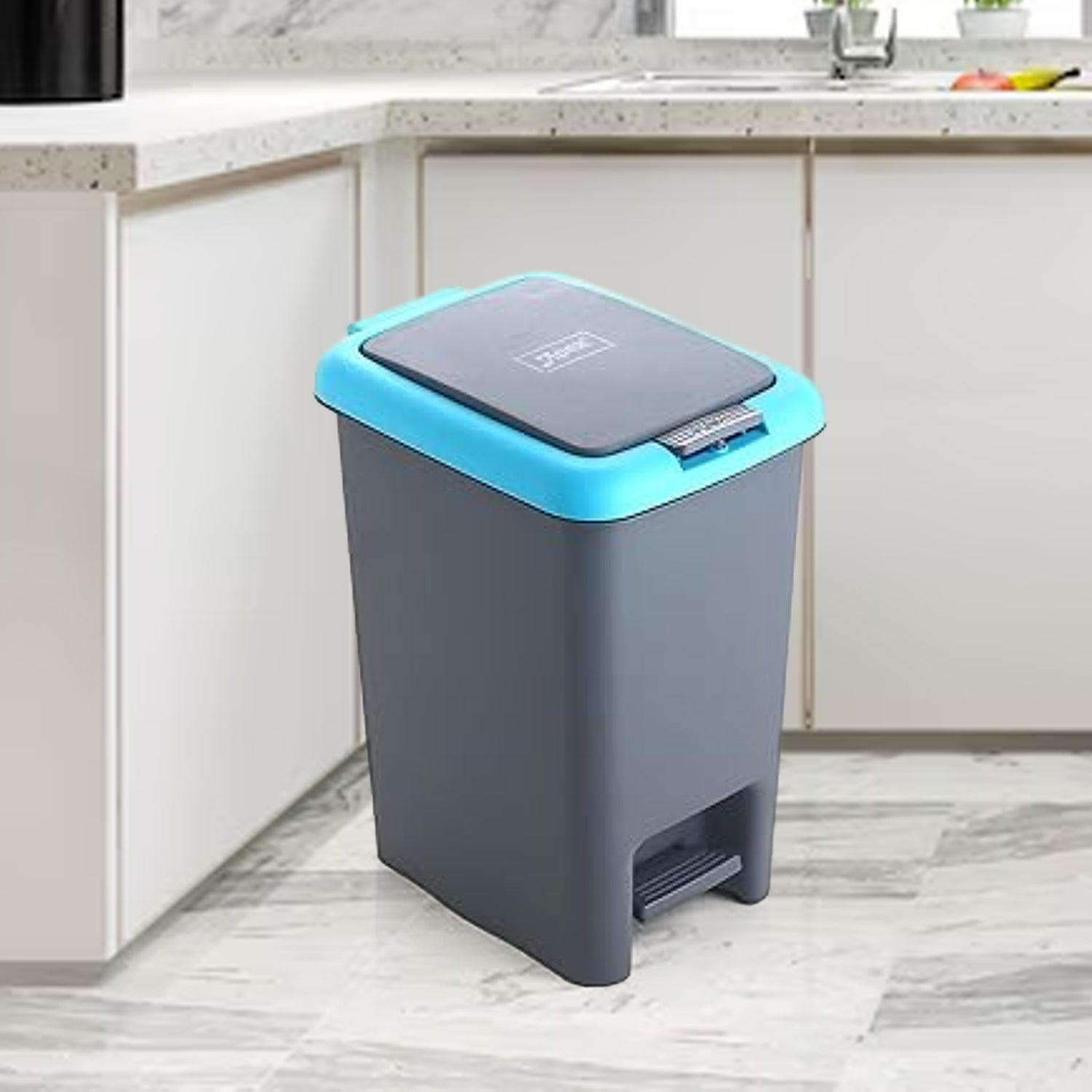 Specification card highlighting features of the Push N Pedal Dust Bin 6.5 litres