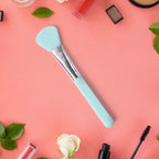 Easy to use silicone face mask brush for even mask spreading