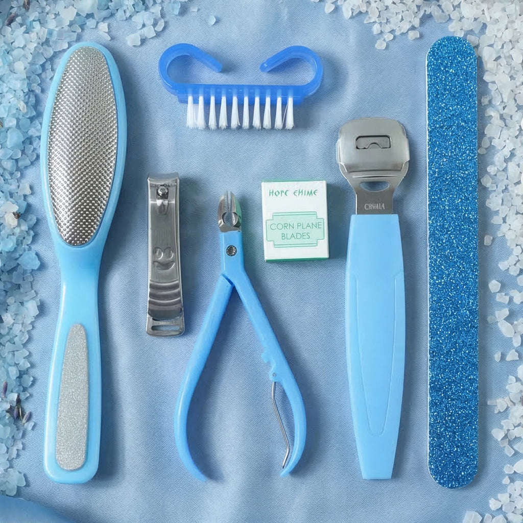 Durable grooming tools for nails and feet in compact set