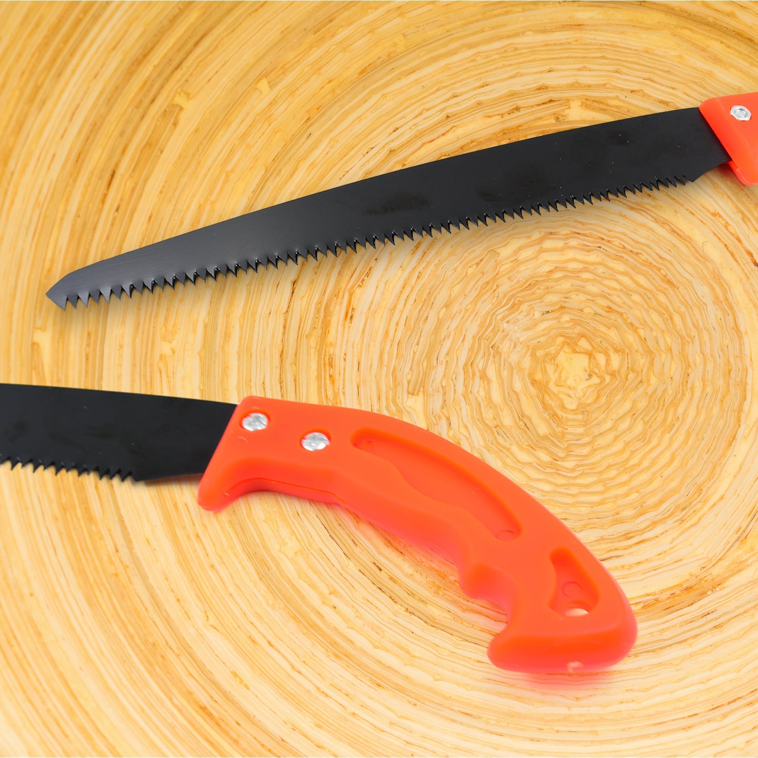 Detailed view of the teeth on the high carbon steel blade of the hand pruning saw.