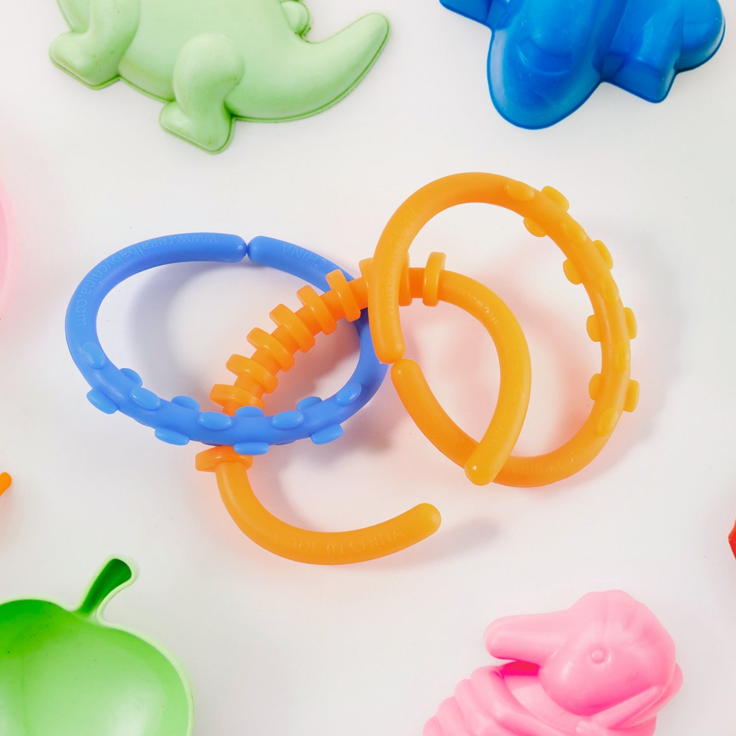 Smooth plastic interlocking baby links toy set for fine motor skill development