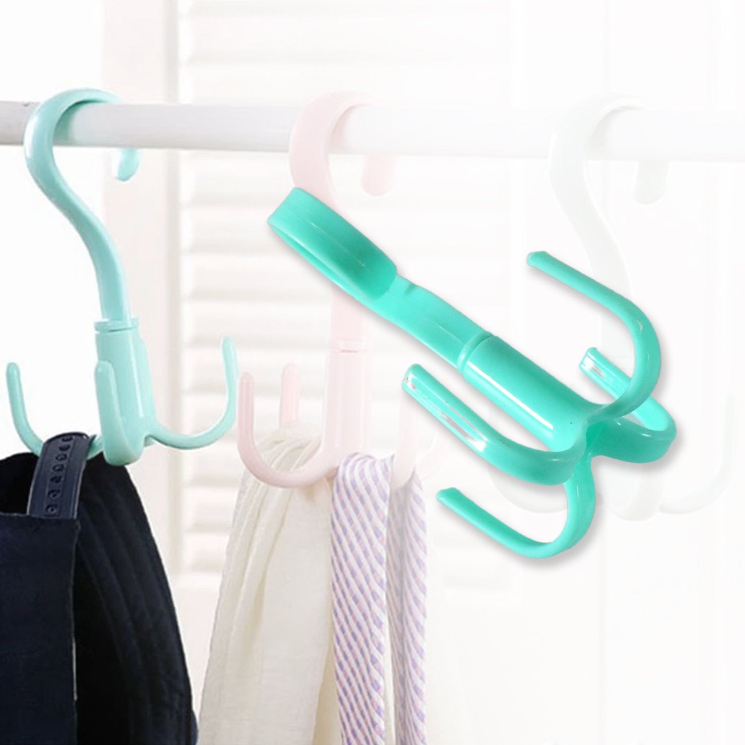 Graphic displaying the compact dimensions of the GlimmerHome purse hanger hook.