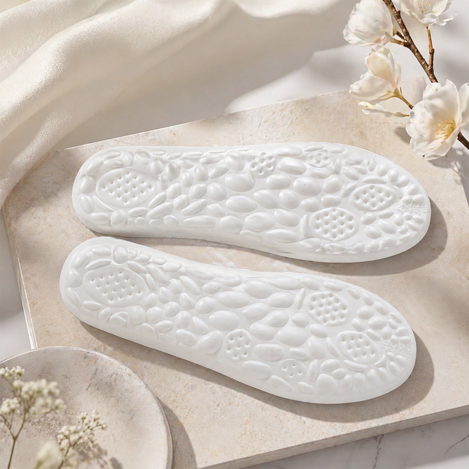 Comfortable breathable insoles for daily foot support
