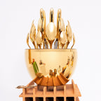 Full view of the 24-piece golden cutlery set organized on its oval stand.