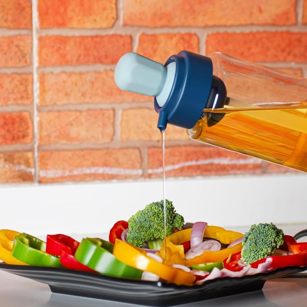 Side profile of the 1L oil dispenser bottle, highlighting the convenient silicone basting brush.