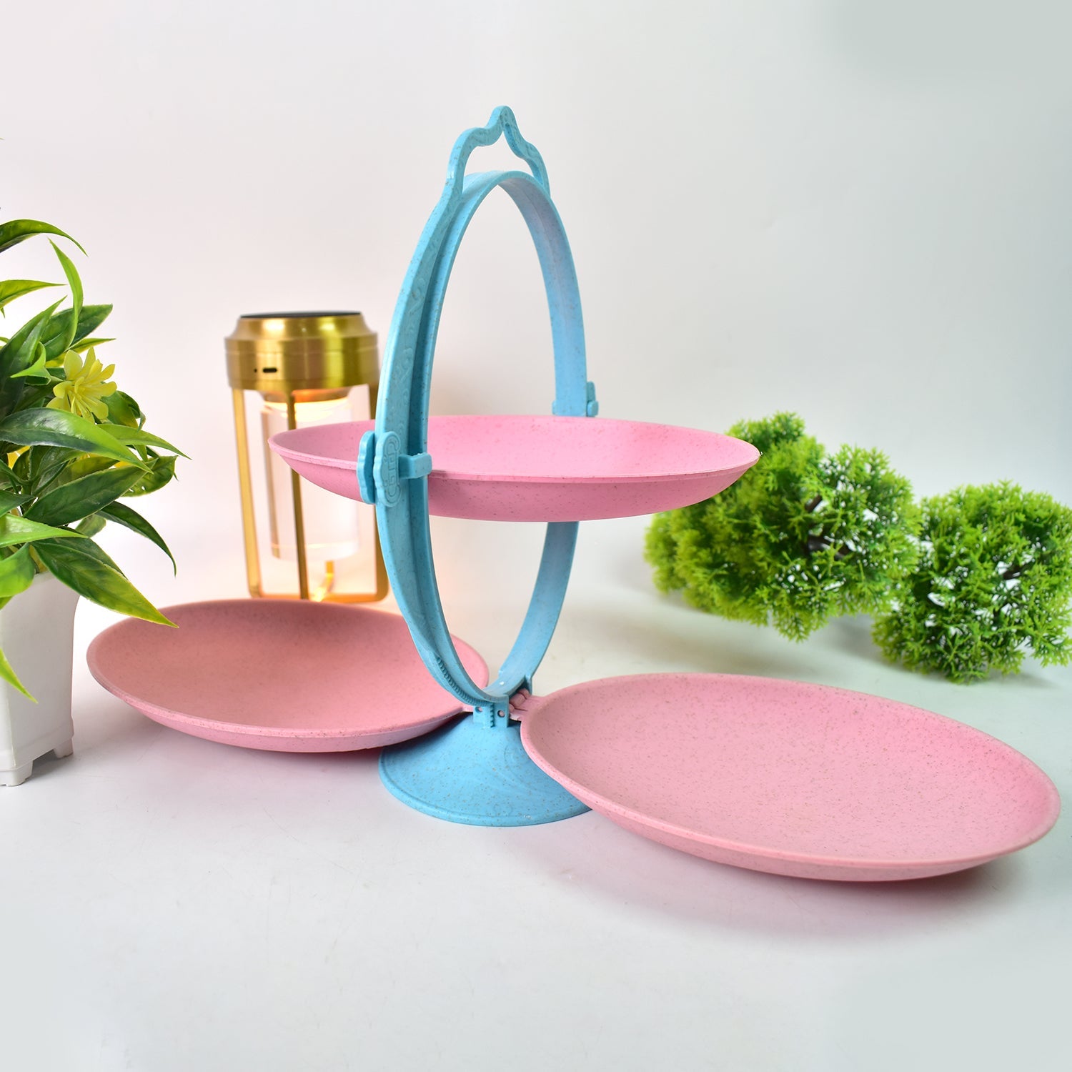 Base view of foldable fruit plate with non-slip underside