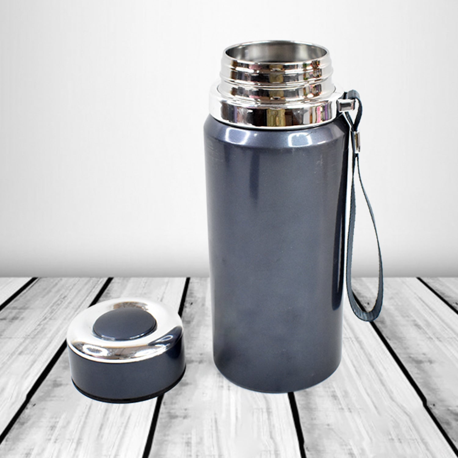 Front view of stainless steel water bottle with random design and leak-proof lid