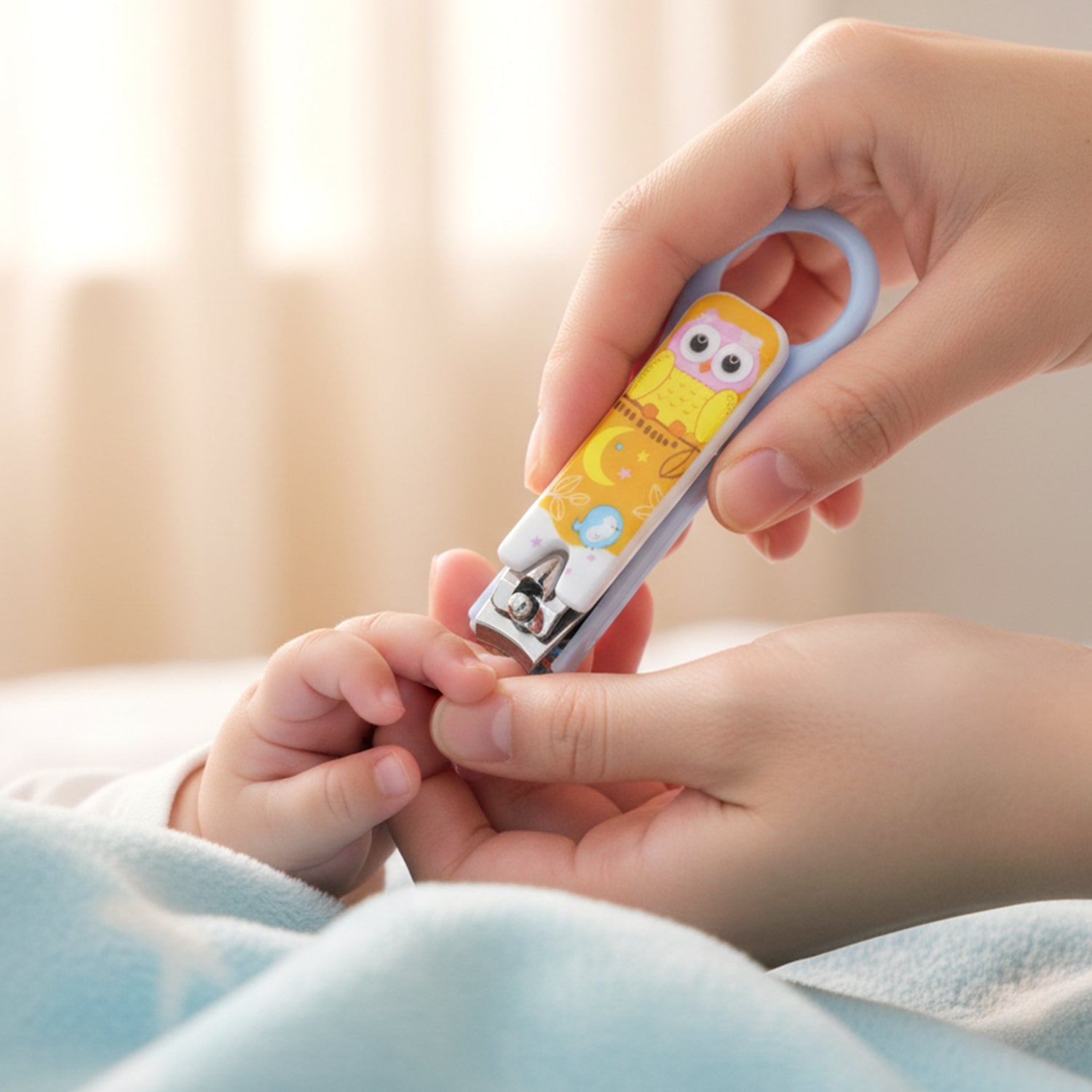 Child-friendly baby nail clipper stainless steel blade close-up