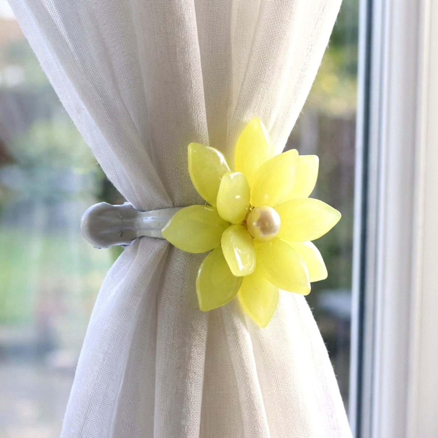 Decorative curtain tieback with floral beaded rope in mix design