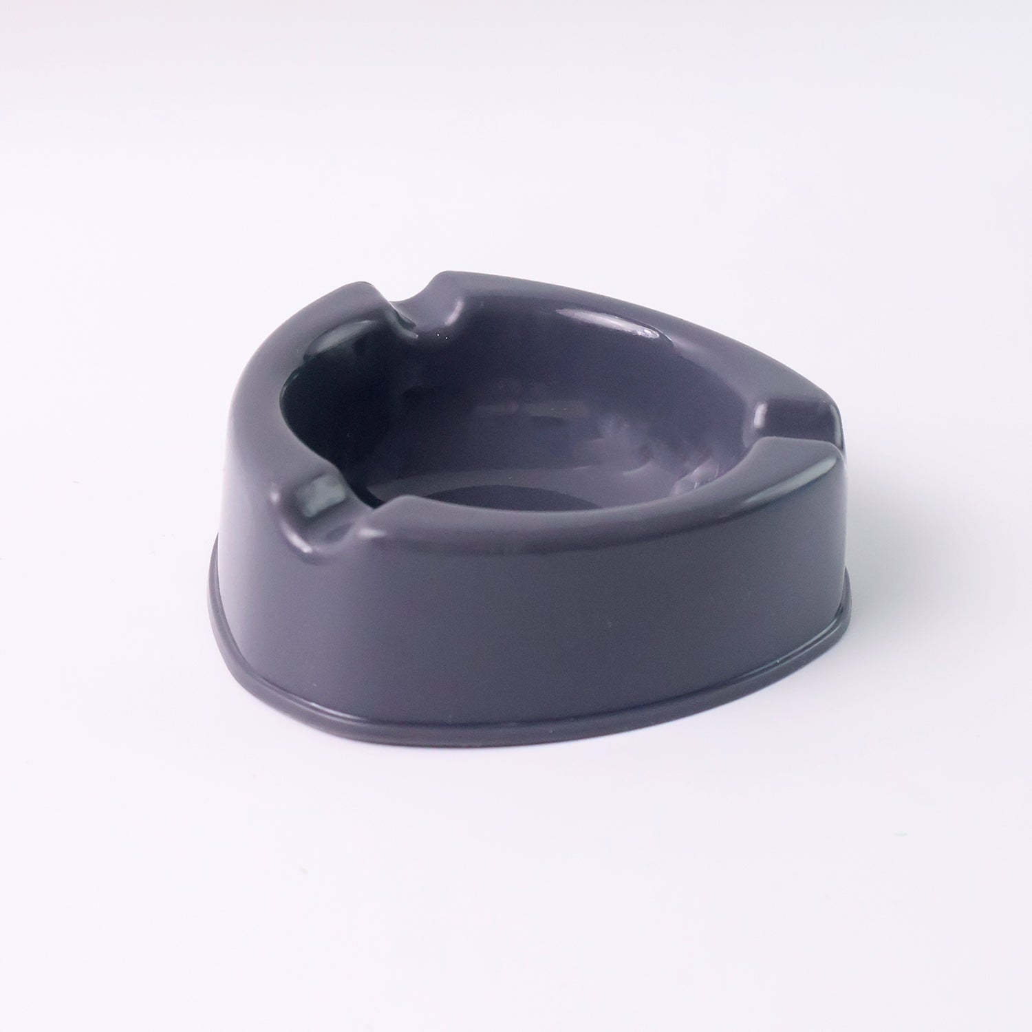Unbreakable grey plastic ashtray with smooth surface for easy cleaning