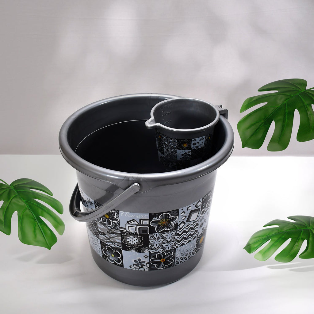 Arrangement of the 7-piece bathroom set components, including the large tub and sturdy bucket.