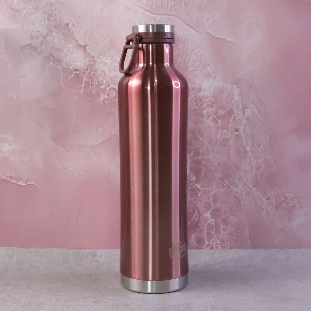 Close up view of vacuum insulated stainless steel water bottle lid