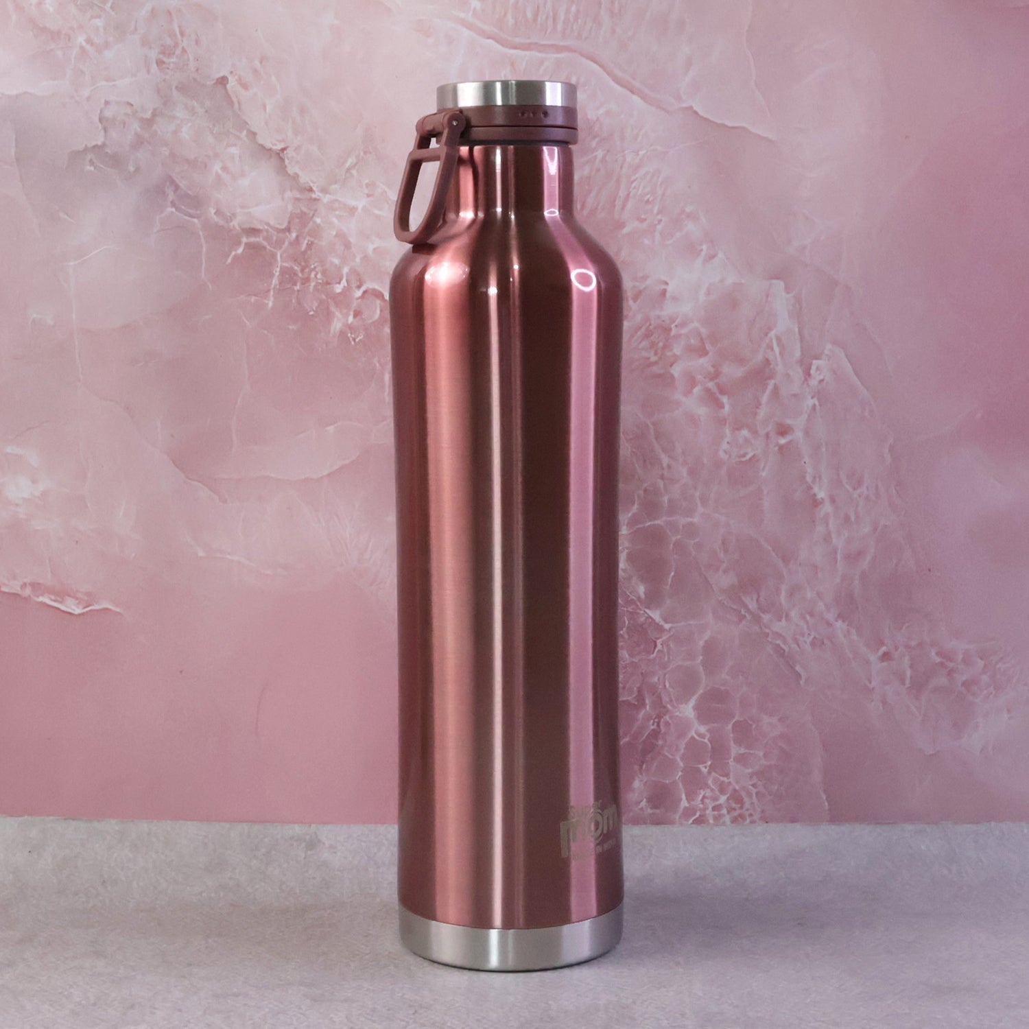 Close up view of vacuum insulated stainless steel water bottle lid