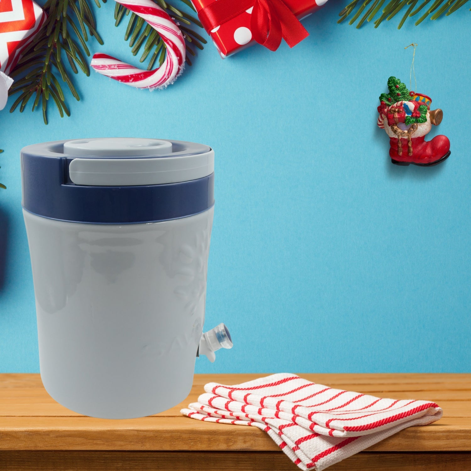 Detailed view of the easy-to-use tap on the Nekza 5000ml insulated water jug.