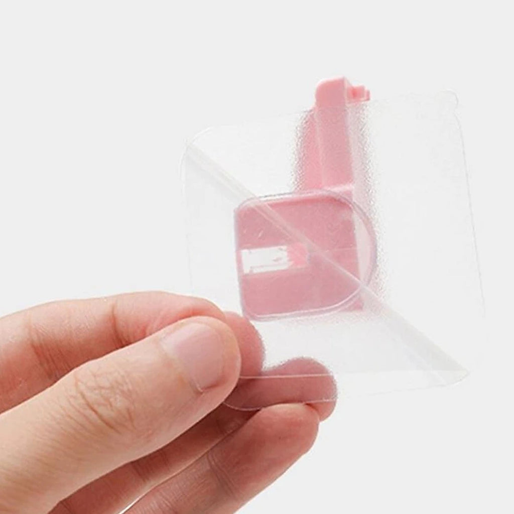 Visual representation demonstrating the strong, residue-free adhesion of the wall-mounted knife organizer on a tile wall.