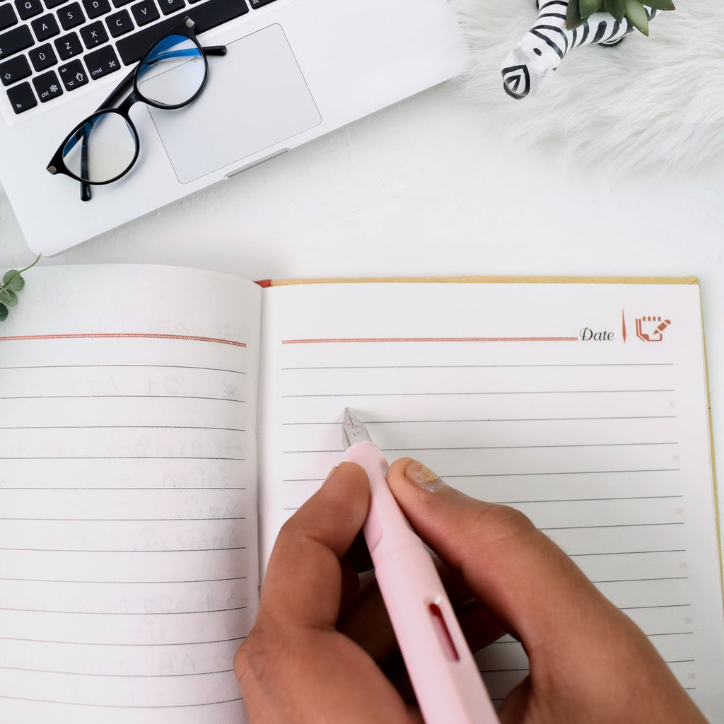 Detailed view of the Fountain Blue Pen's nib, ensuring smooth ink flow.