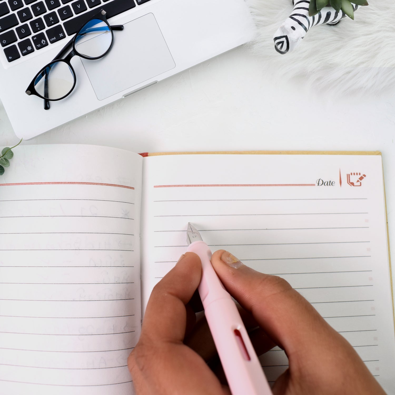 Detailed view of the Fountain Blue Pen's nib, ensuring smooth ink flow.