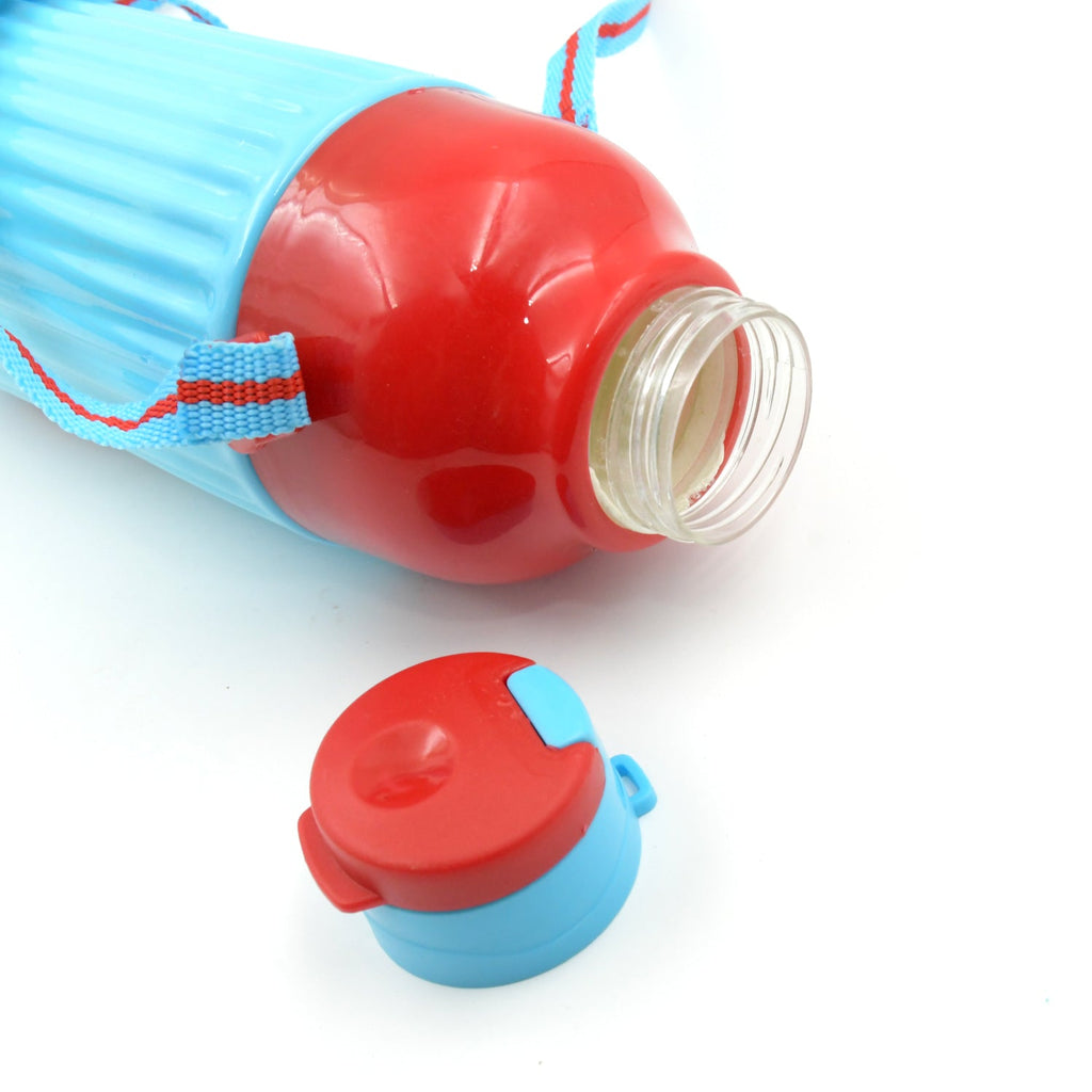 Detail of the secure, leak-proof cap on the insulated 500ml water bottle.