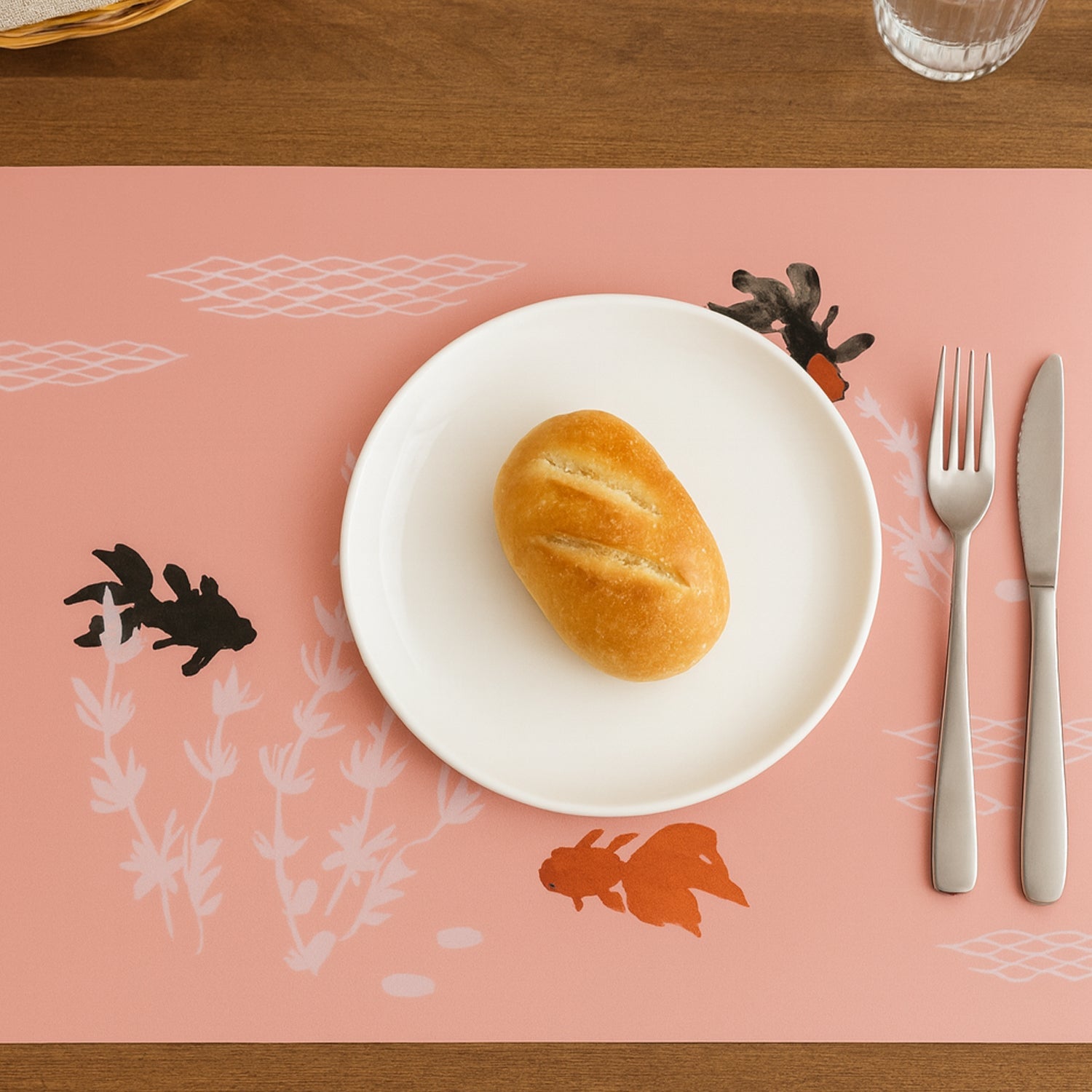 Heat resistant dining table placemats with artistic fish design