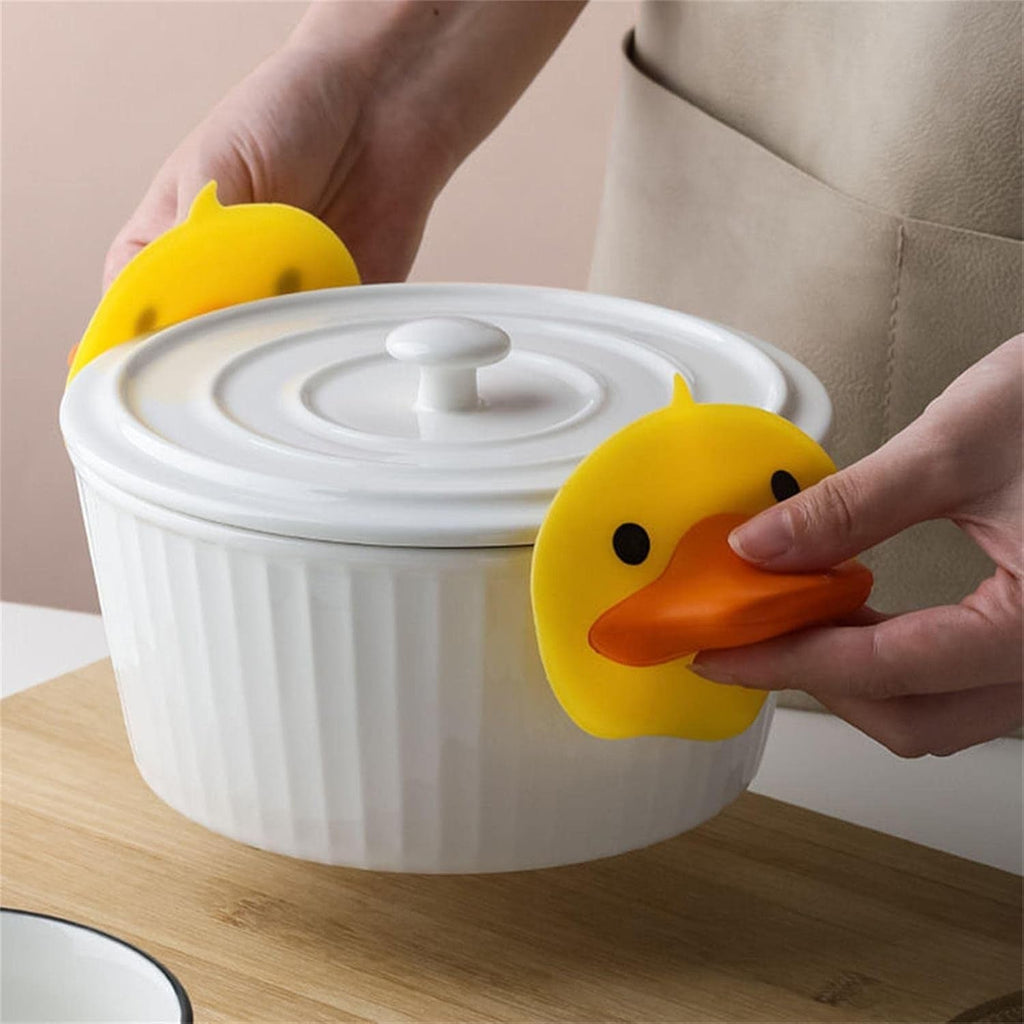 Hot pot holder clip in use gripping pan handle safely