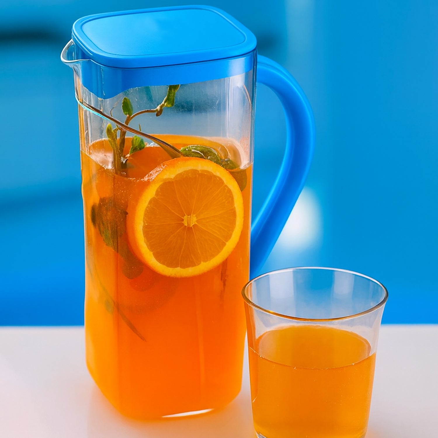 Leakproof plastic juice jug with secure lid for spill-free use