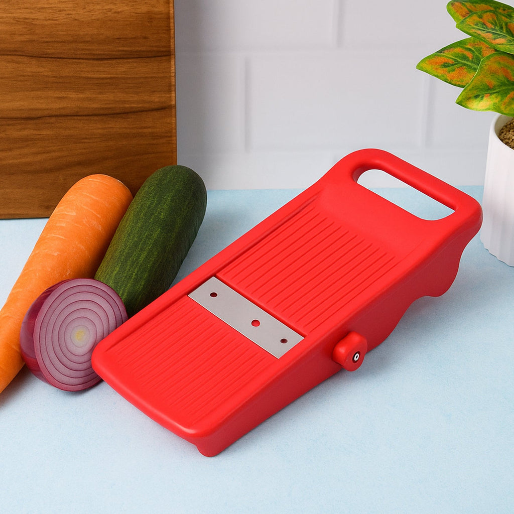 Easy Plus vegetable slicer with adjustable thickness setting
